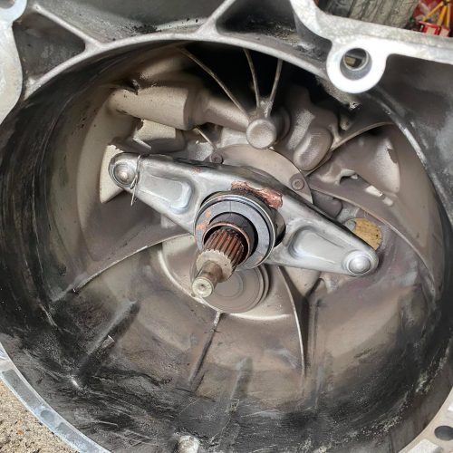 BMW 5 Clutch and flywheel replacement 5