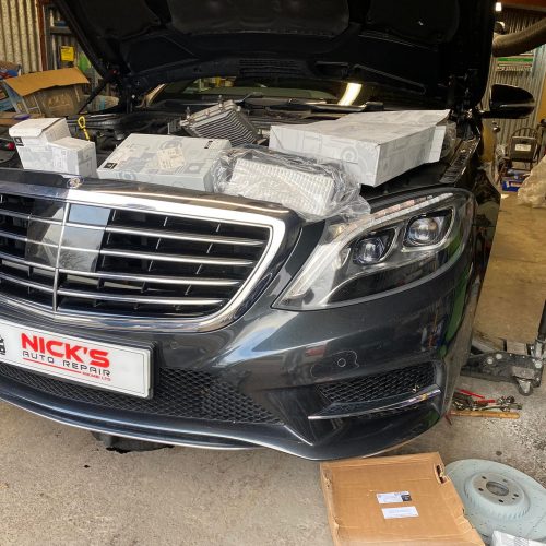 Mercedes S Class Full service with genuine parts, discs and pads for both front and rear 1