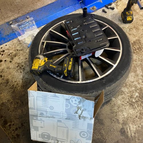 Mercedes engine, gearbox service and front brake pads replacement 3