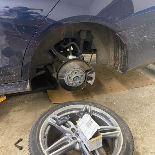 Mercedes E Class Front and rear brake pads with genuine parts 3