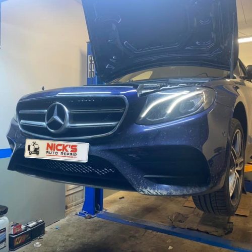 Mercedes E Class Front and rear brake pads with genuine parts 1