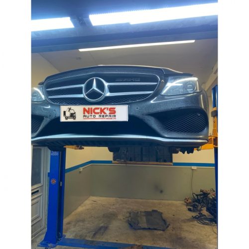 Mercedes engine, gearbox service and front brake pads replacement 1