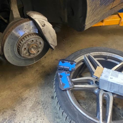 Mercedes E Class Front and rear brake pads with genuine parts 2